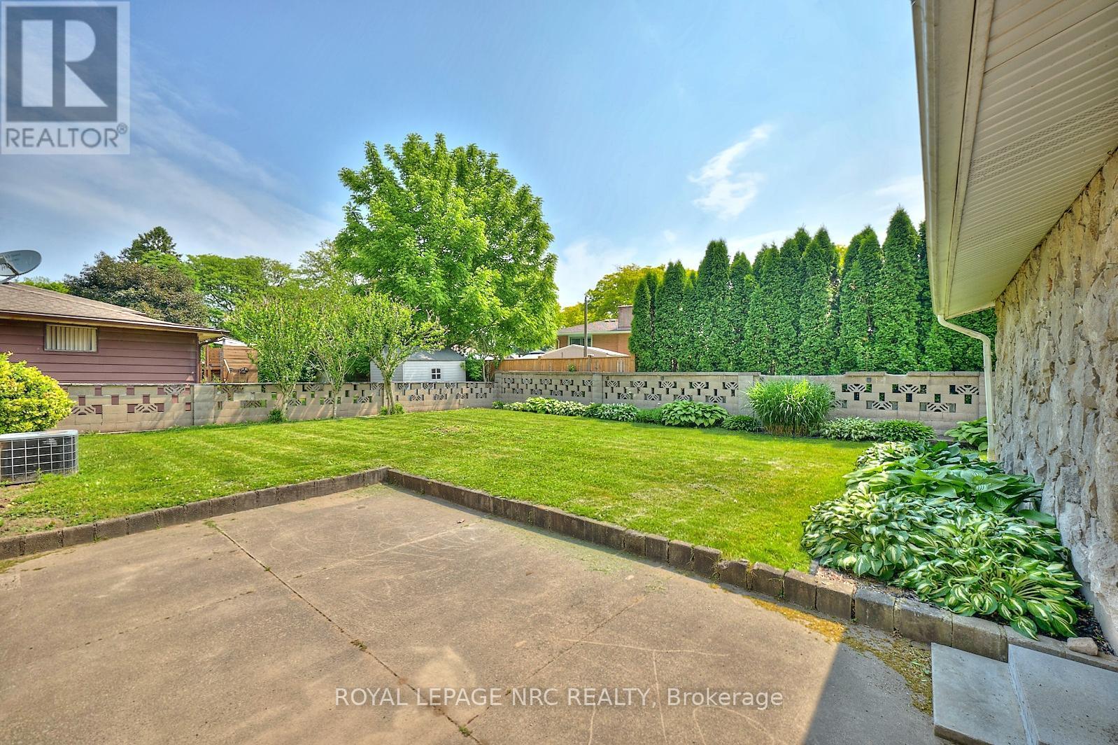 












4206 GLENAYR AVENUE

,
Niagara Falls (Morrison),




Ontario
L2E6J9

