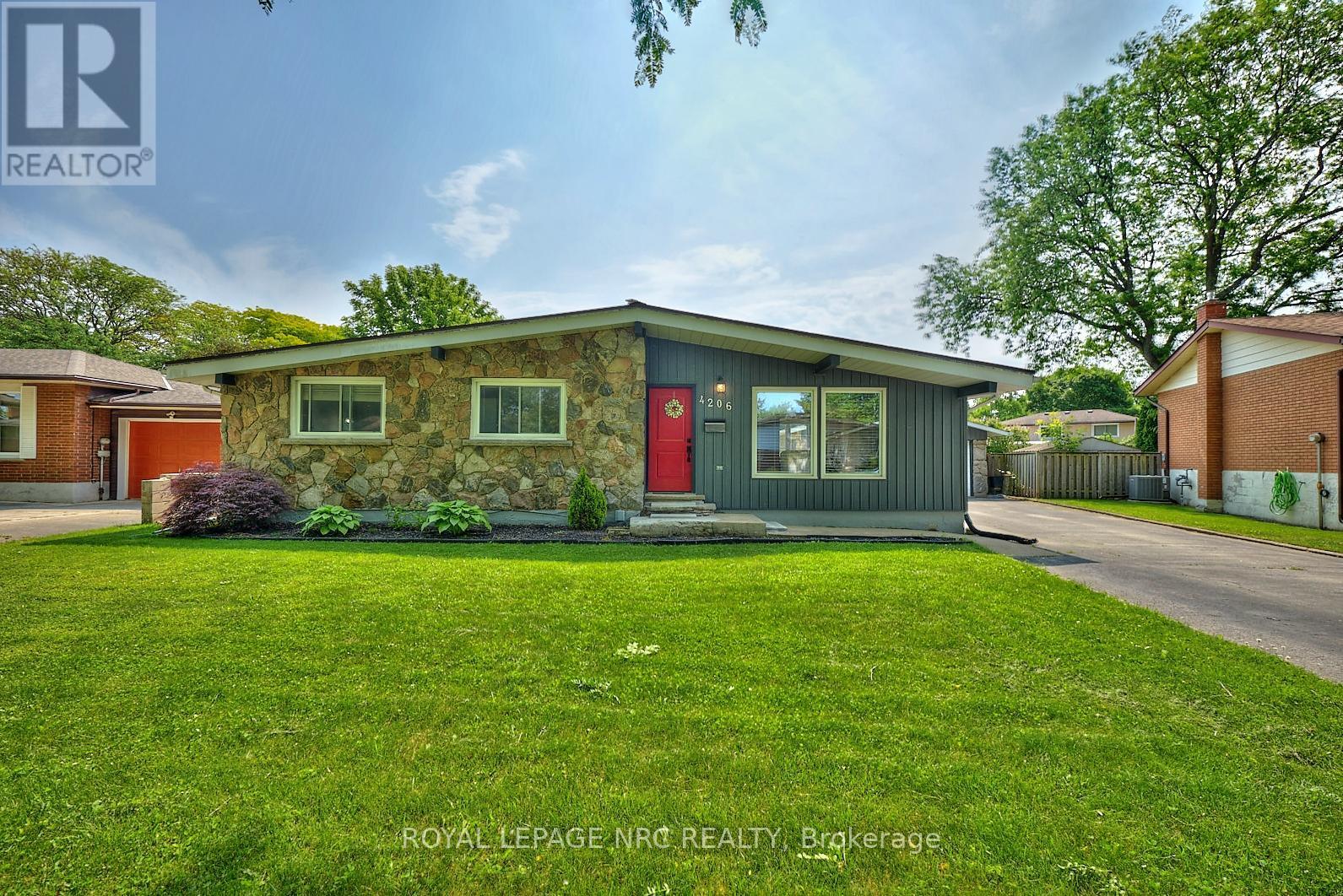 












4206 GLENAYR AVENUE

,
Niagara Falls (Morrison),




Ontario
L2E6J9

