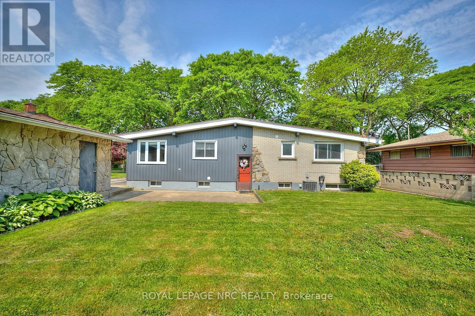 












4206 GLENAYR AVENUE

,
Niagara Falls (Morrison),




Ontario
L2E6J9

