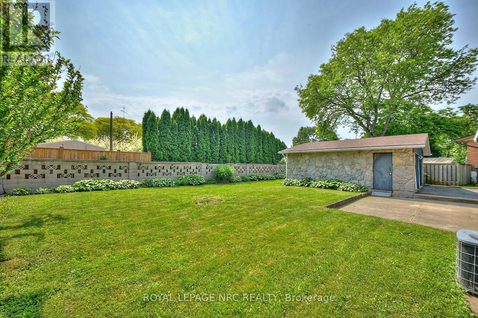 












4206 GLENAYR AVENUE

,
Niagara Falls (Morrison),




Ontario
L2E6J9

