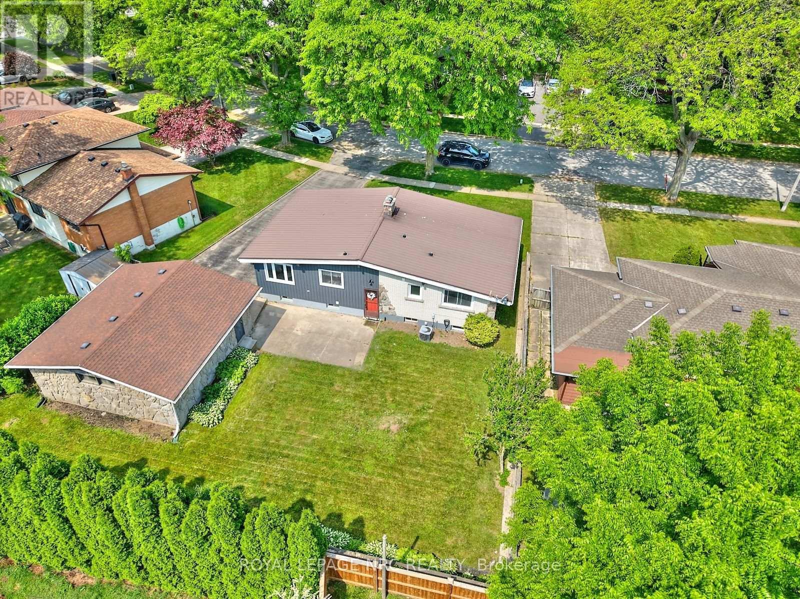 












4206 GLENAYR AVENUE

,
Niagara Falls (Morrison),




Ontario
L2E6J9

