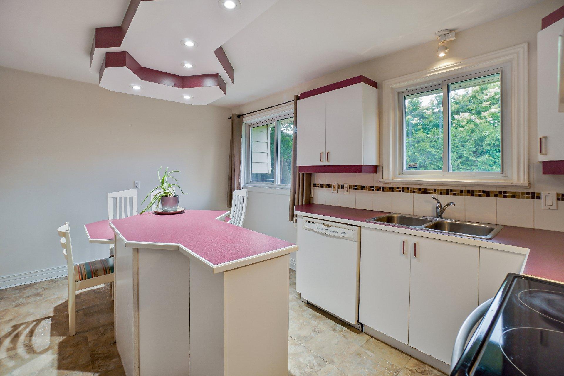 









161


Rue Bisley

,
Beaconsfield,




QC
H9W1G5

