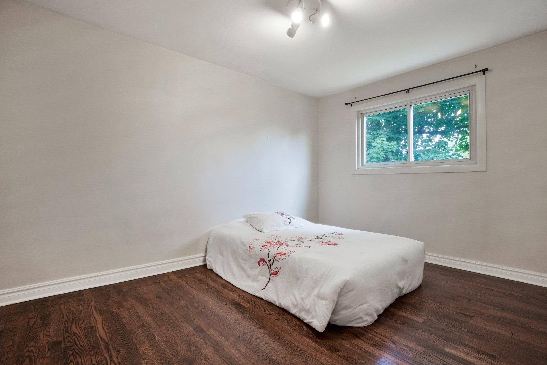 









161


Rue Bisley

,
Beaconsfield,




QC
H9W1G5

