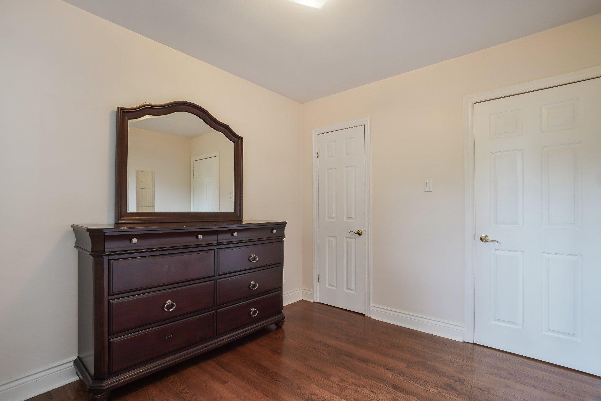 









161


Rue Bisley

,
Beaconsfield,




QC
H9W1G5

