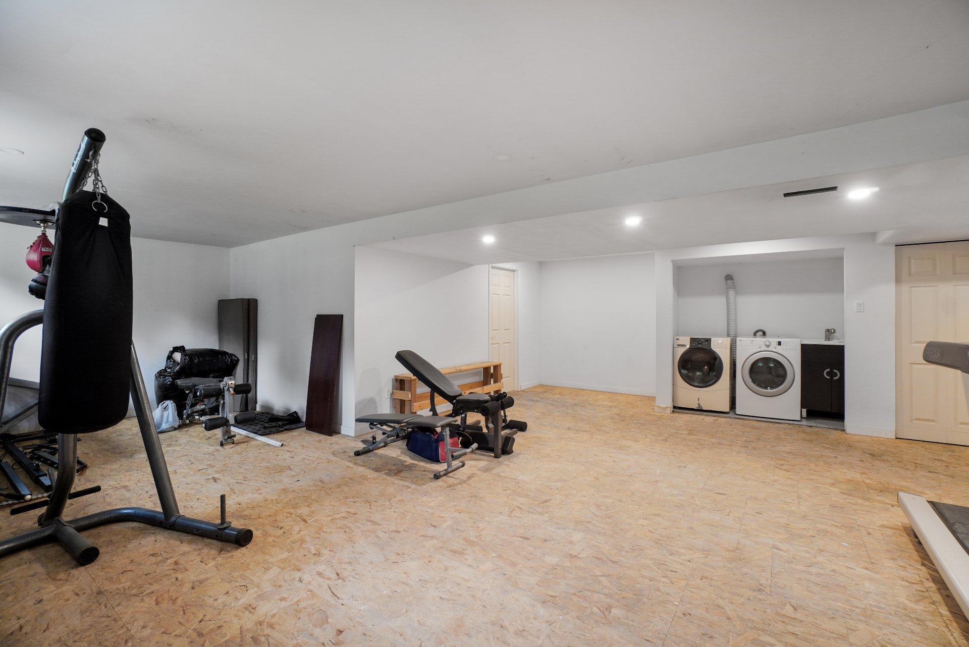 









161


Rue Bisley

,
Beaconsfield,




QC
H9W1G5

