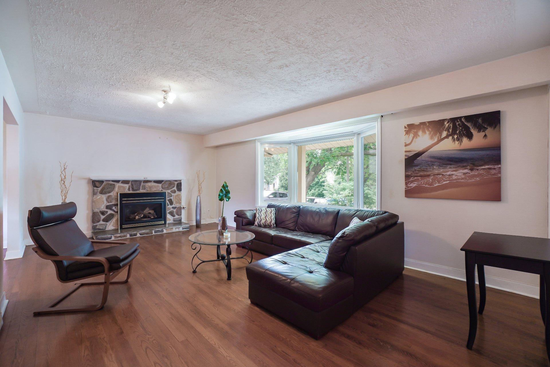 









161


Rue Bisley

,
Beaconsfield,




QC
H9W1G5

