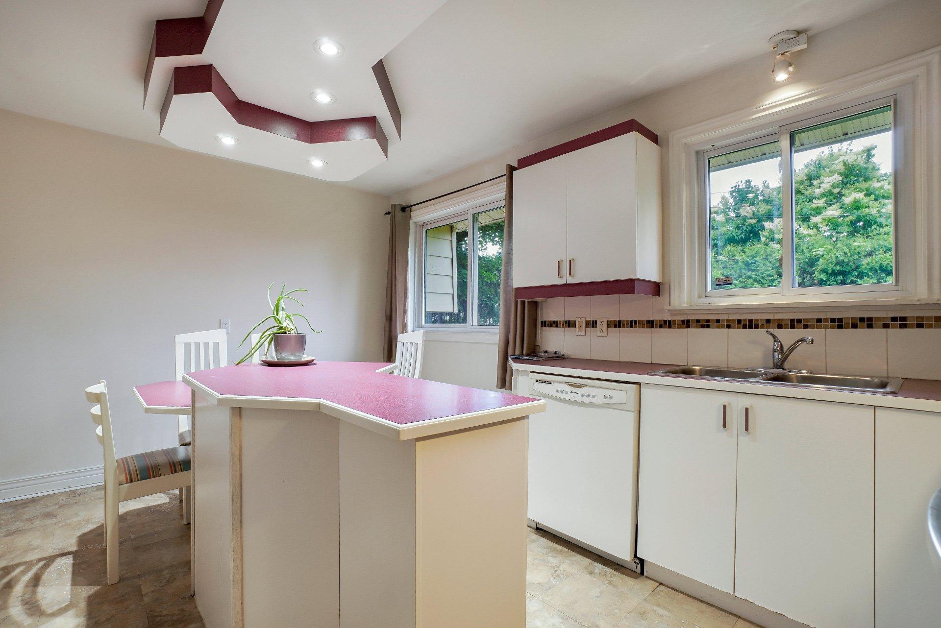









161


Rue Bisley

,
Beaconsfield,




QC
H9W1G5

