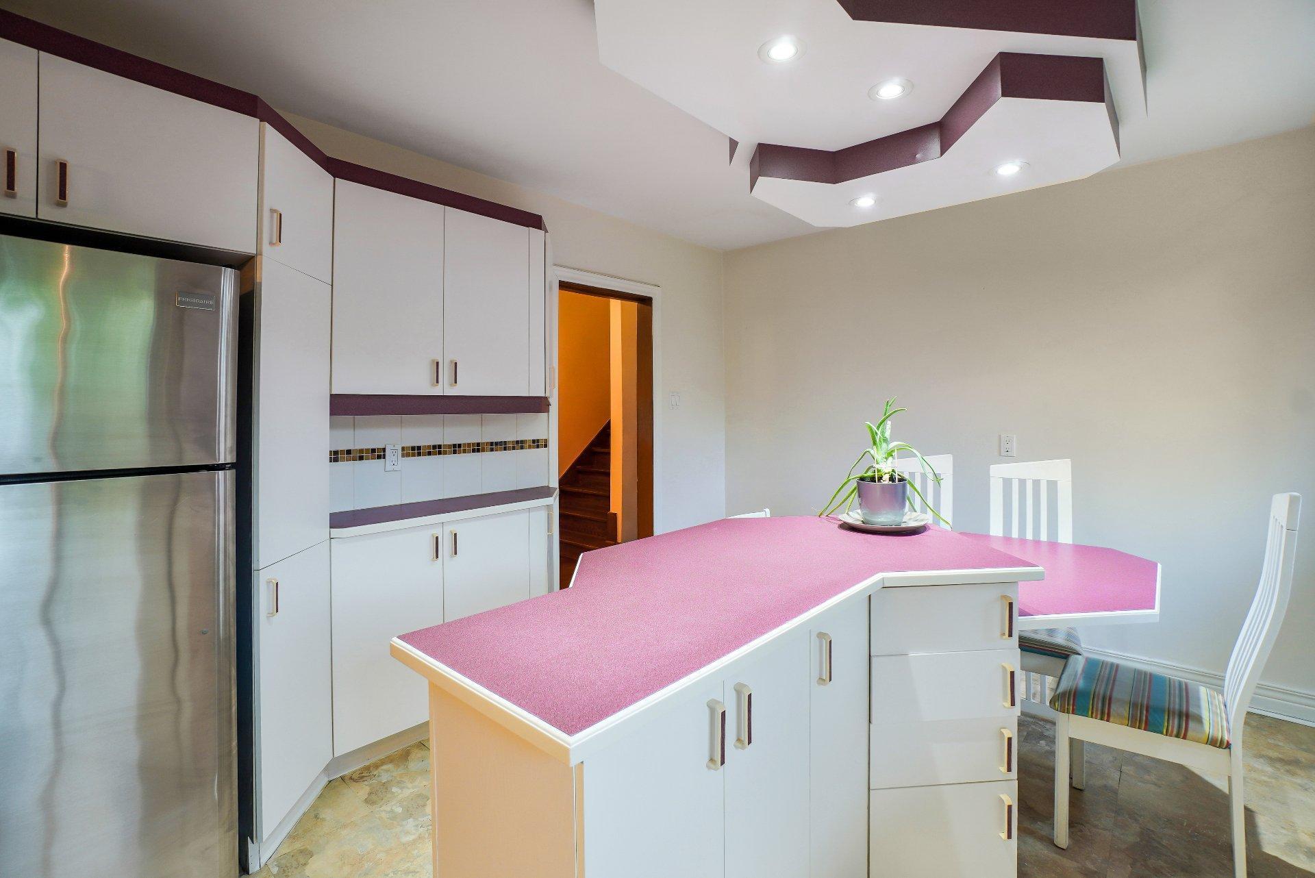 









161


Rue Bisley

,
Beaconsfield,




QC
H9W1G5

