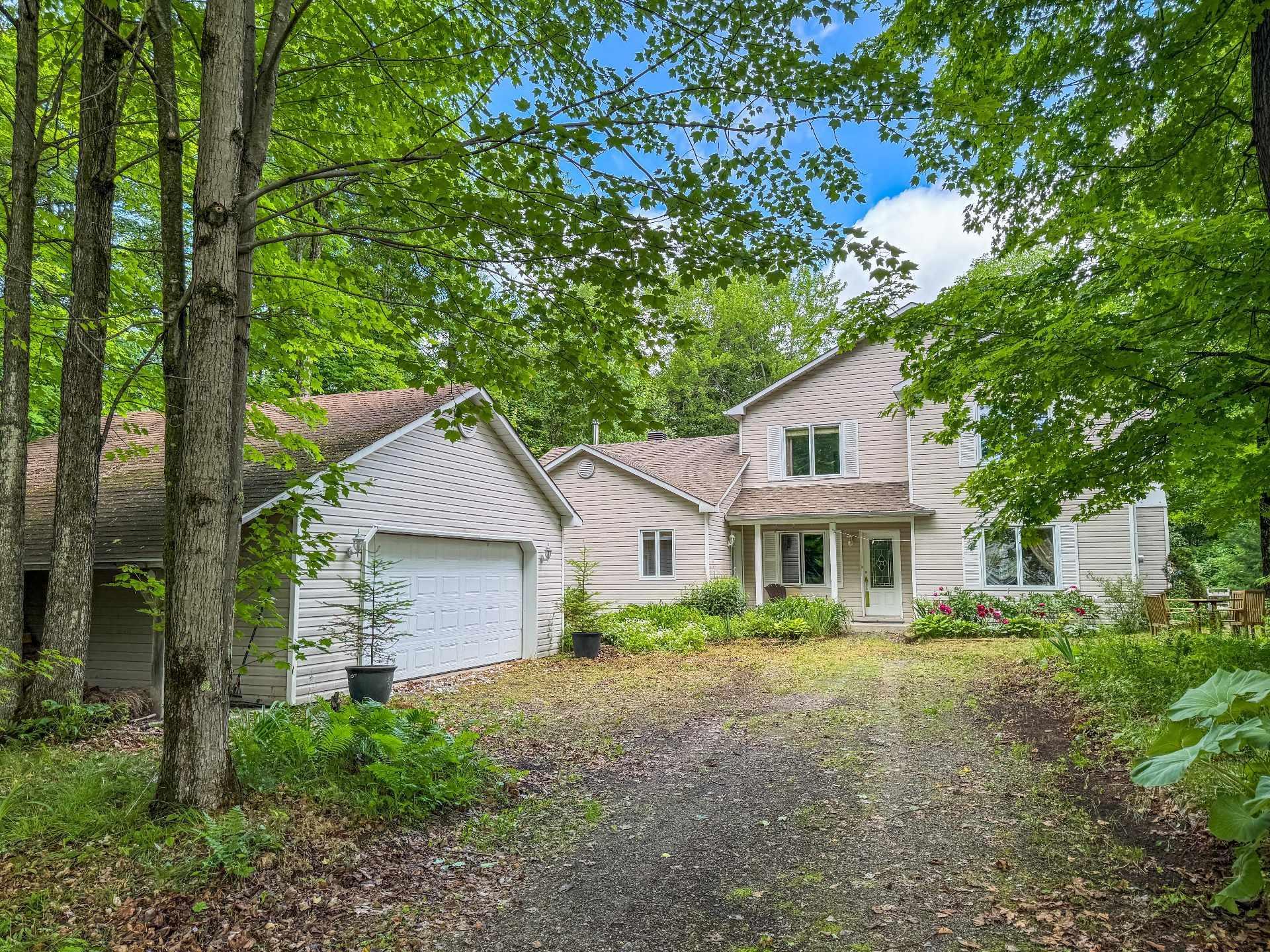 









10


Rue de San-Pedro

,
Grenville-sur-la-Rouge,




QC
J0V1B0

