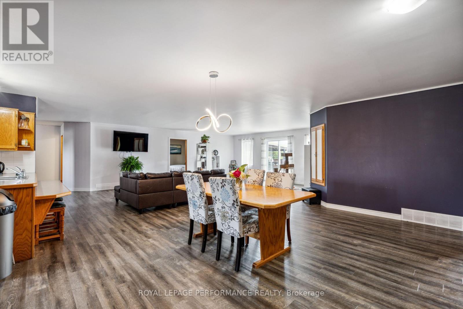 












20015 COUNTY ROAD 2 ROAD

,
South Glengarry,




Ontario
K0C1N0

