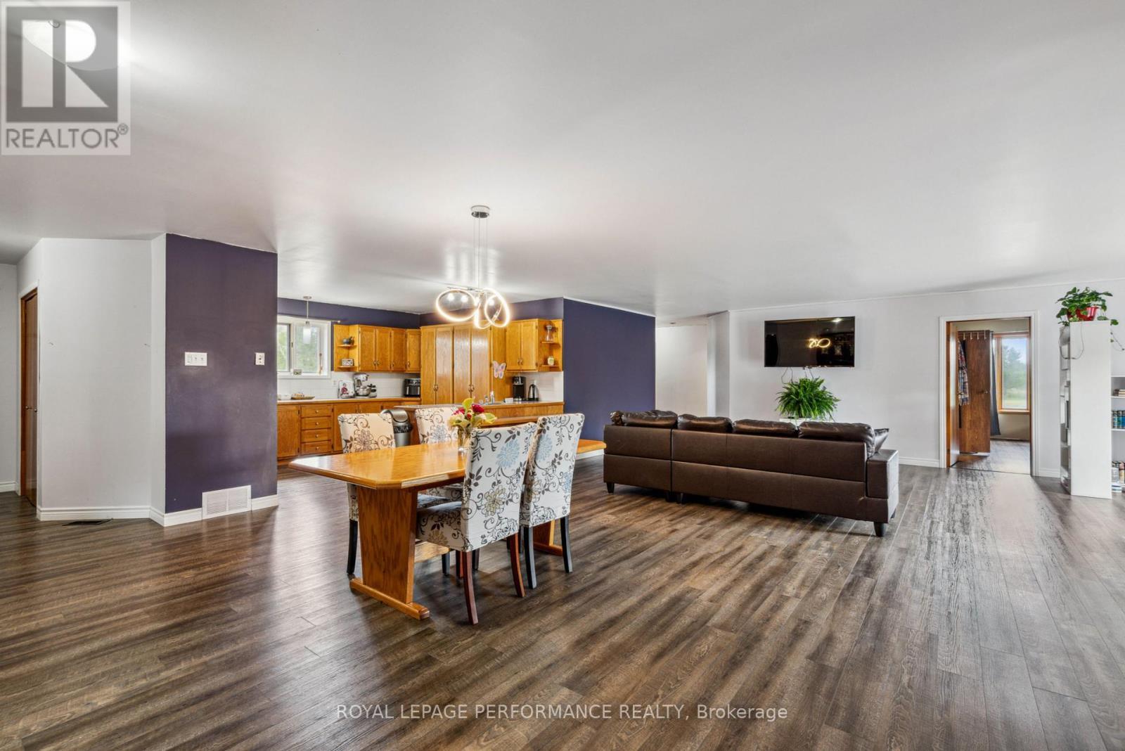 












20015 COUNTY ROAD 2 ROAD

,
South Glengarry,




Ontario
K0C1N0

