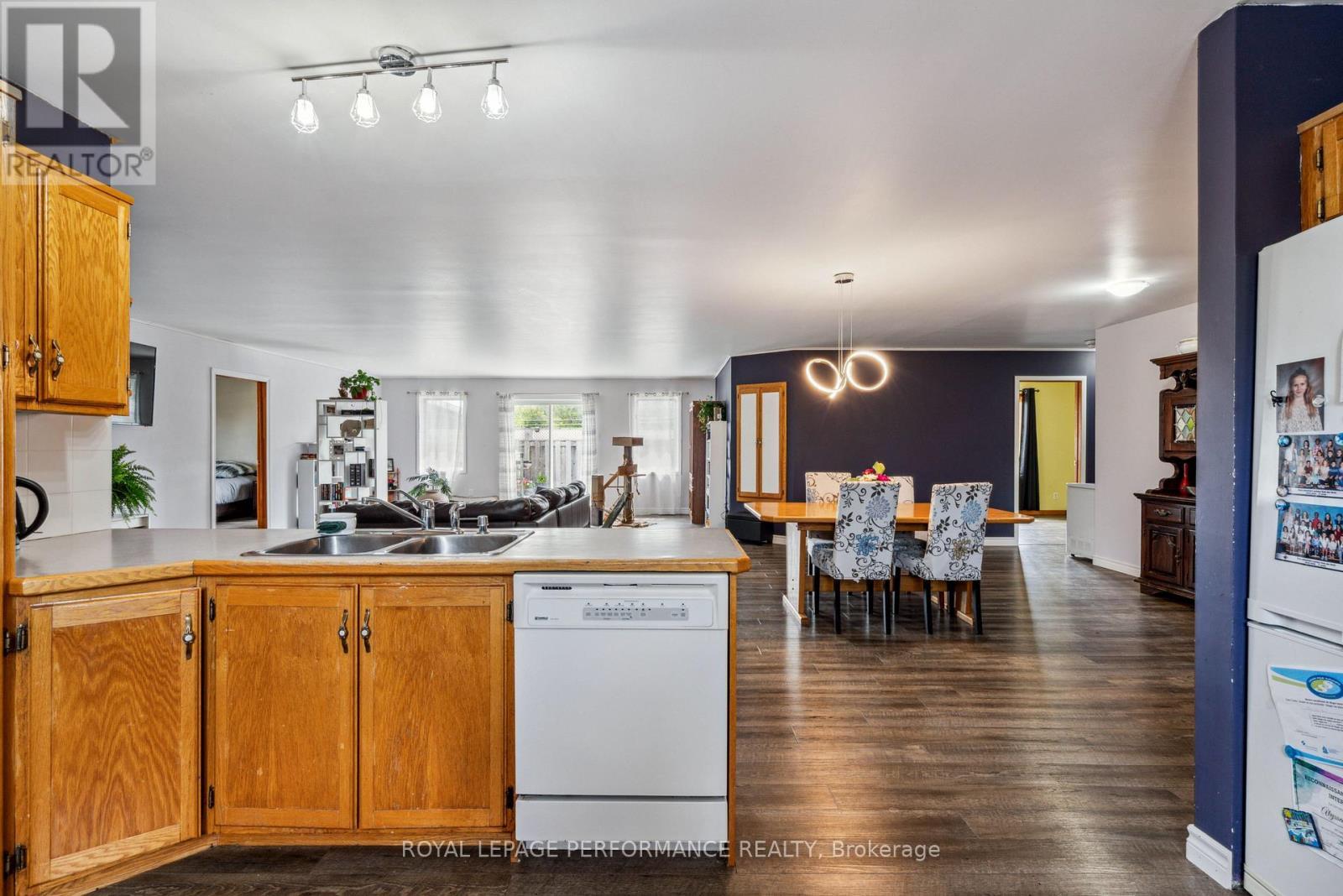 












20015 COUNTY ROAD 2 ROAD

,
South Glengarry,




Ontario
K0C1N0


