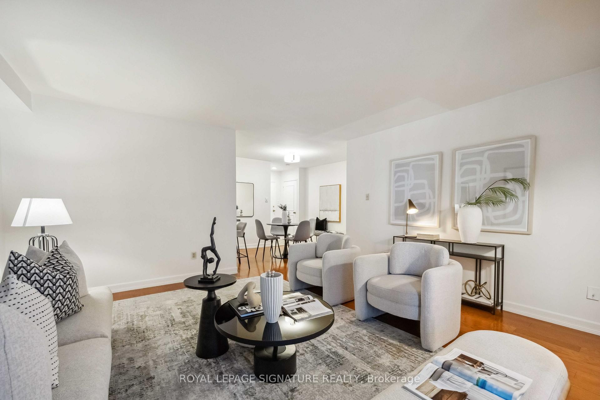 









212


St. George

Street, 201,
Toronto,




ON
M5R 2N5

