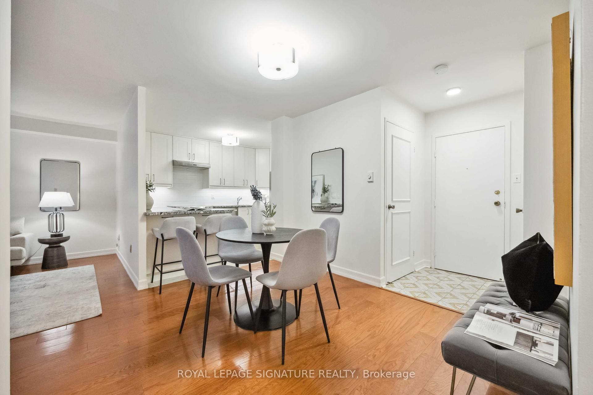









212


St. George

Street, 201,
Toronto,




ON
M5R 2N5

