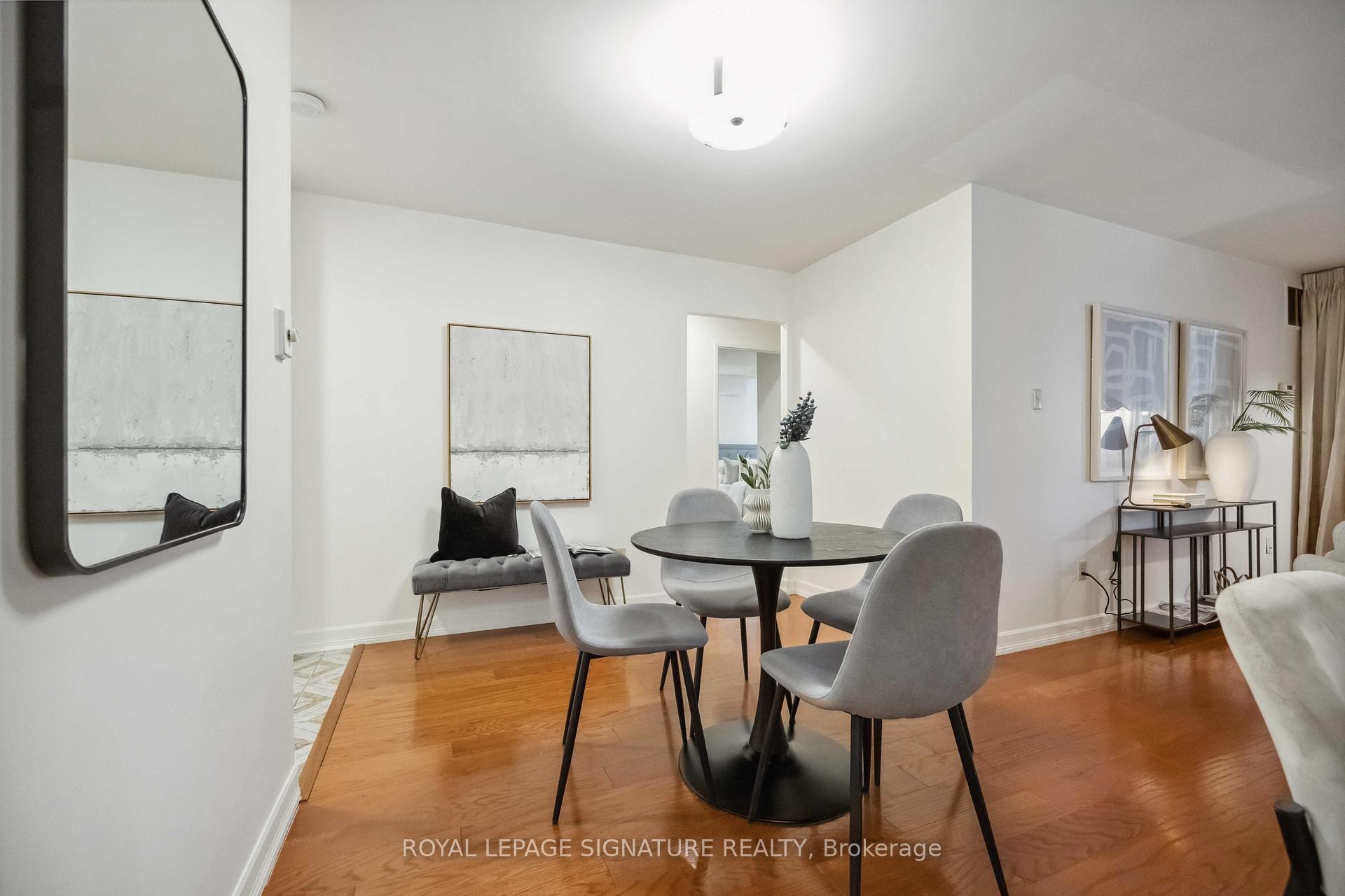 









212


St. George

Street, 201,
Toronto,




ON
M5R 2N5

