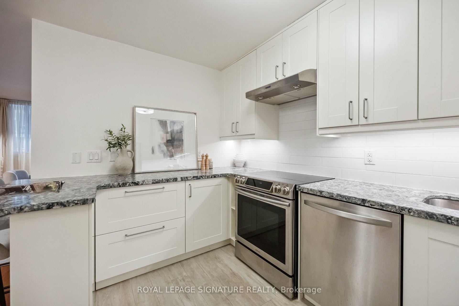 









212


St. George

Street, 201,
Toronto,




ON
M5R 2N5

