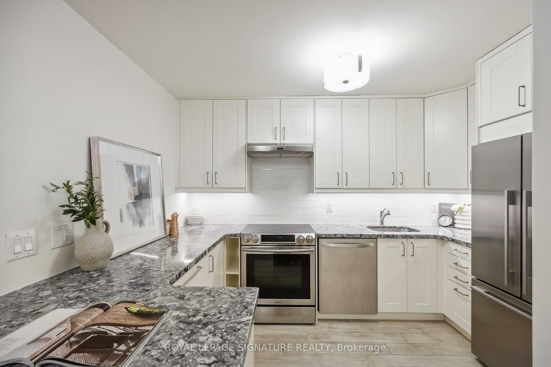 









212


St. George

Street, 201,
Toronto,




ON
M5R 2N5

