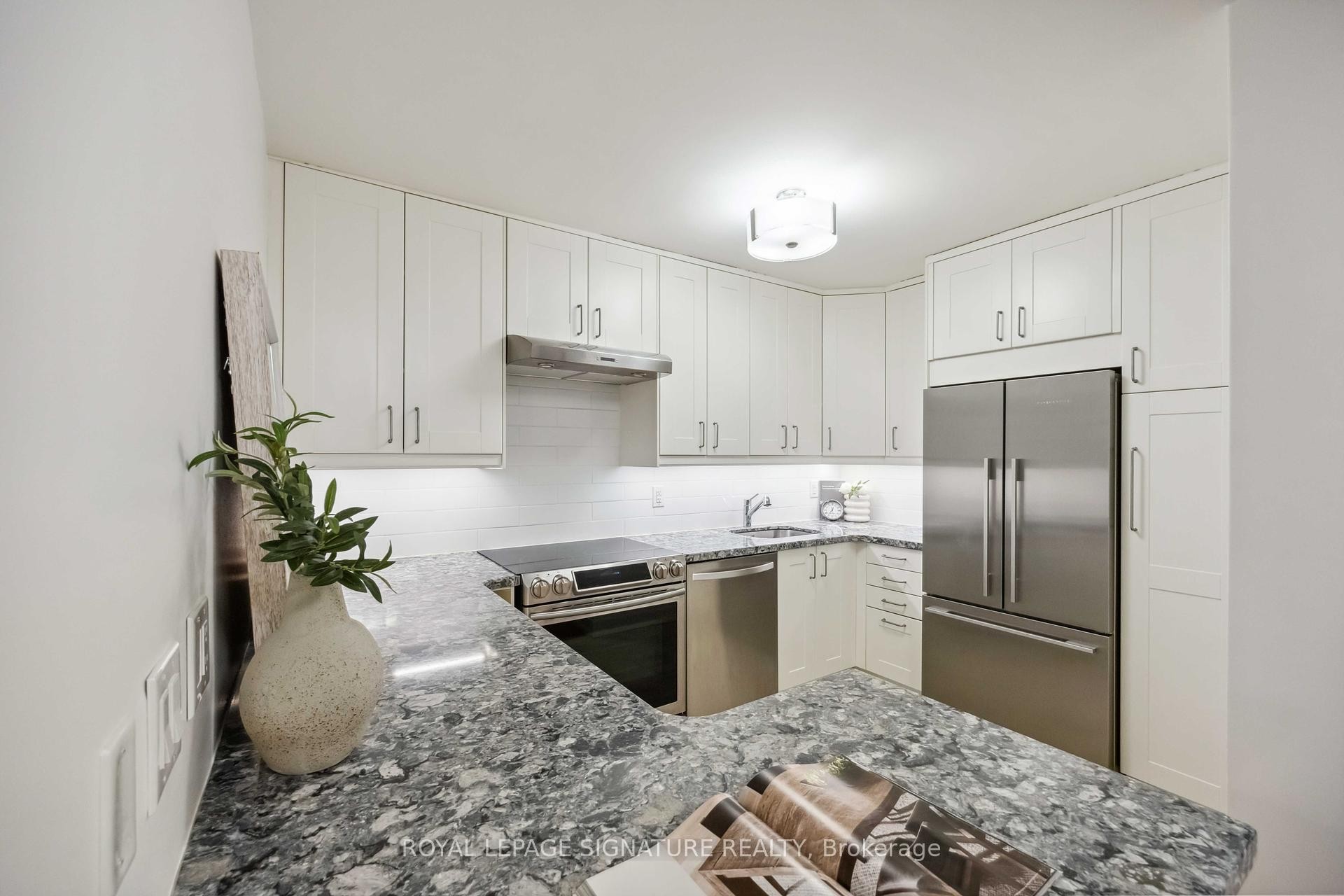 









212


St. George

Street, 201,
Toronto,




ON
M5R 2N5

