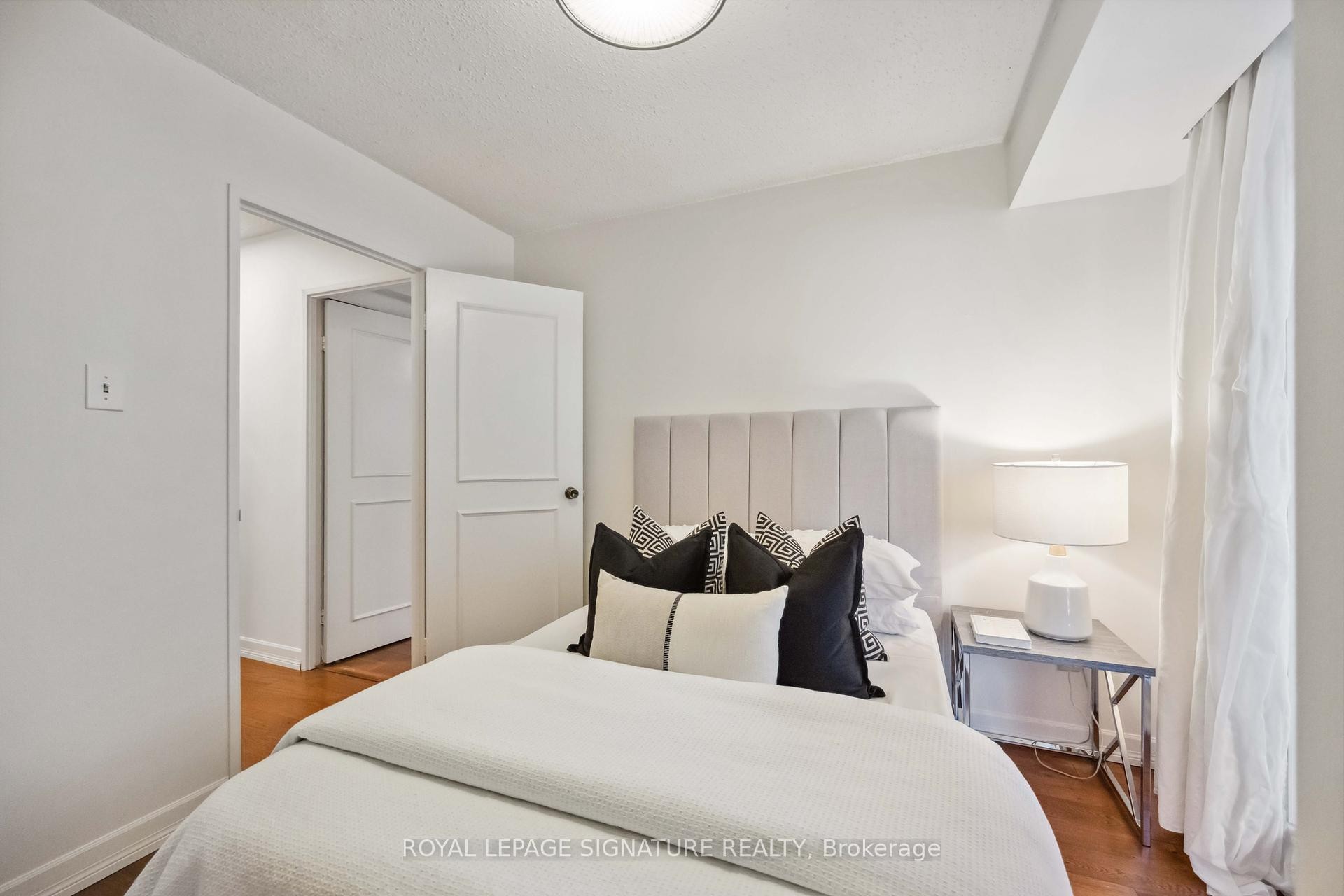 









212


St. George

Street, 201,
Toronto,




ON
M5R 2N5


