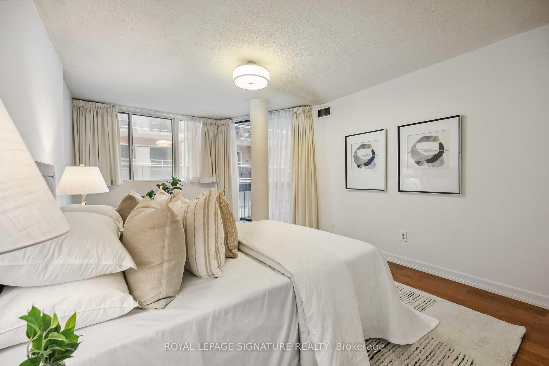 









212


St. George

Street, 201,
Toronto,




ON
M5R 2N5

