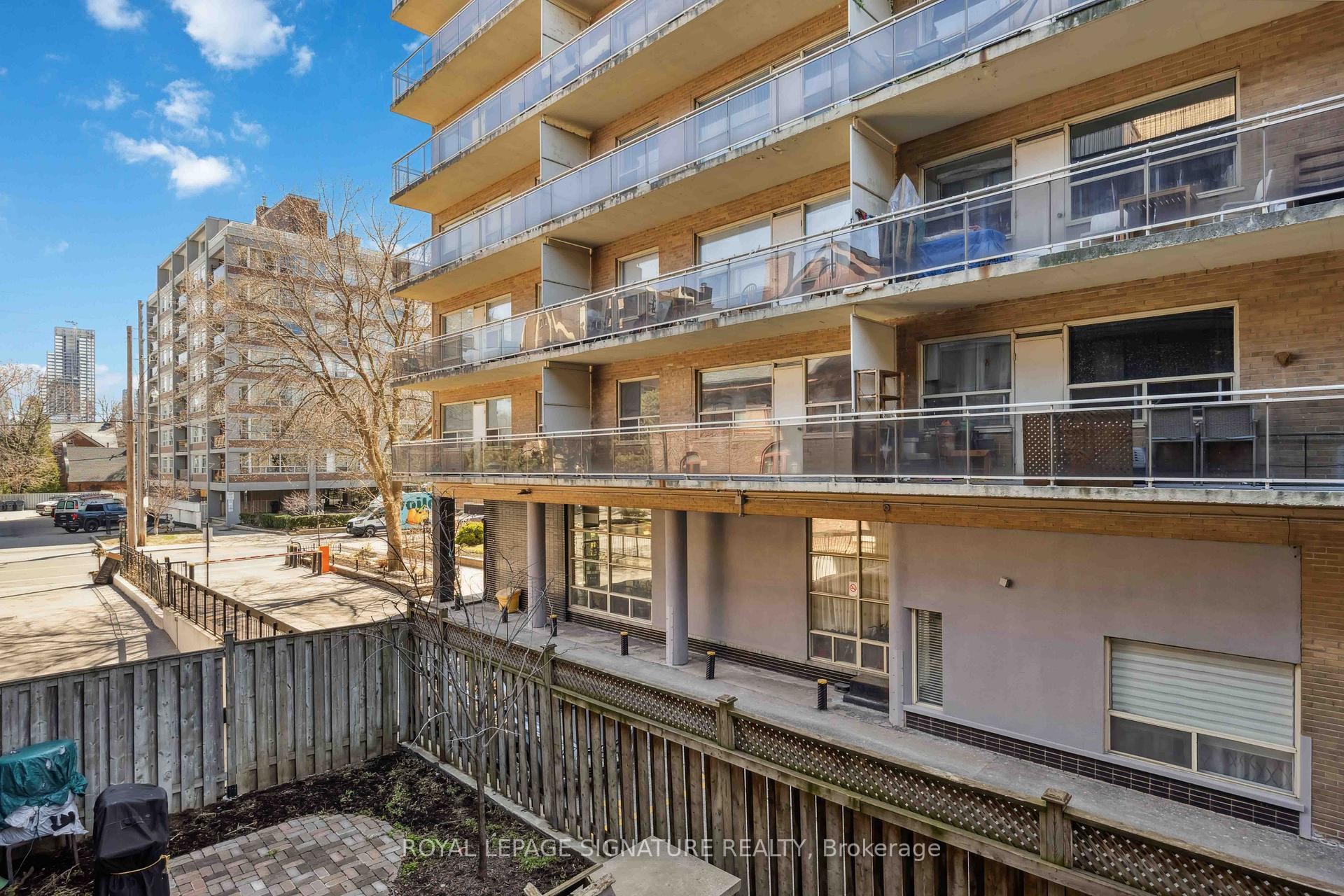 









212


St. George

Street, 201,
Toronto,




ON
M5R 2N5

