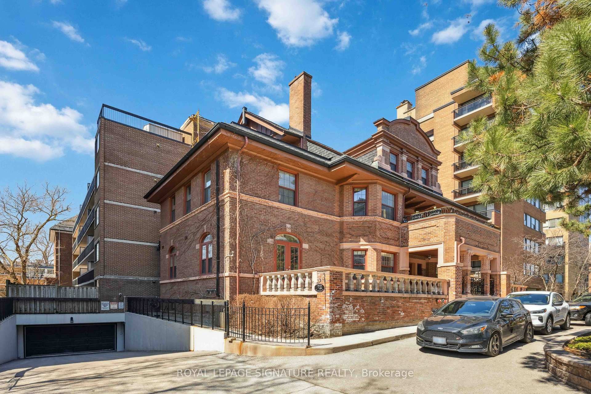 









212


St. George

Street, 201,
Toronto,




ON
M5R 2N5

