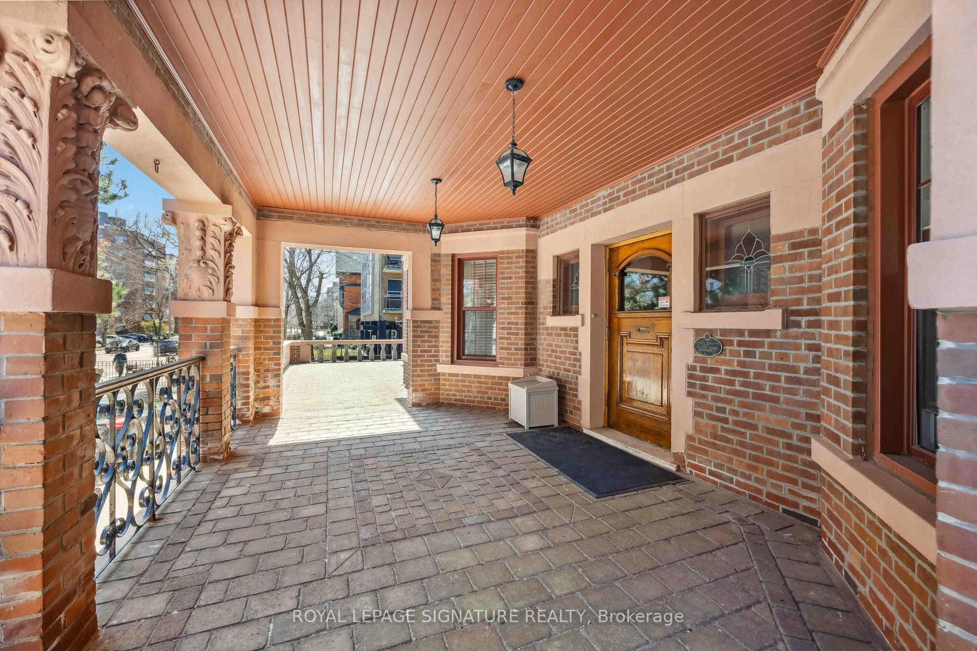 









212


St. George

Street, 201,
Toronto,




ON
M5R 2N5

