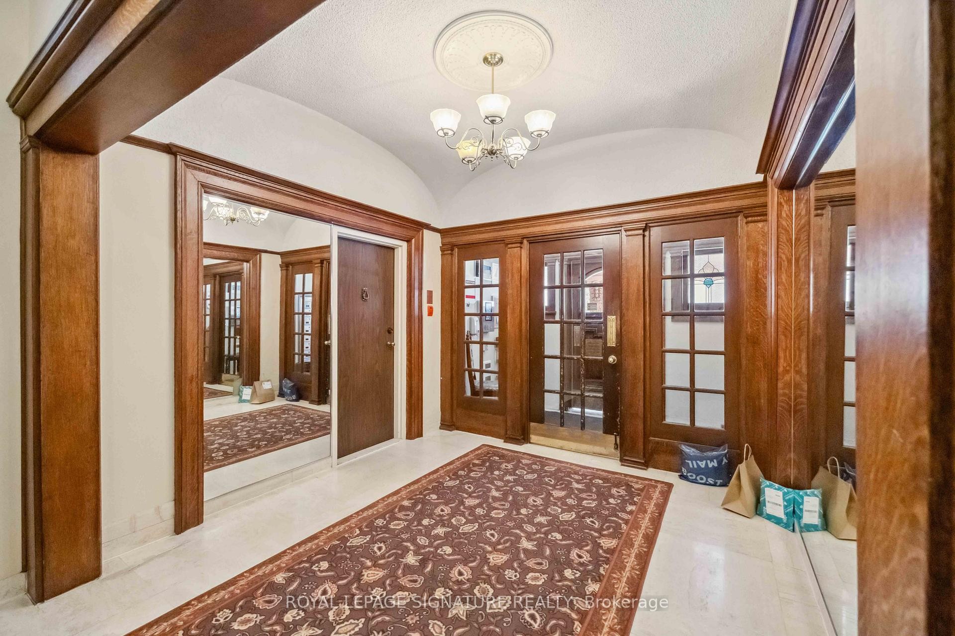 









212


St. George

Street, 201,
Toronto,




ON
M5R 2N5

