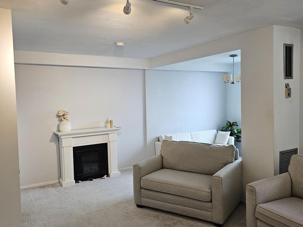 









10


Edgecliff

Golfway, 1711,
Toronto,




ON
M3C 3A3

