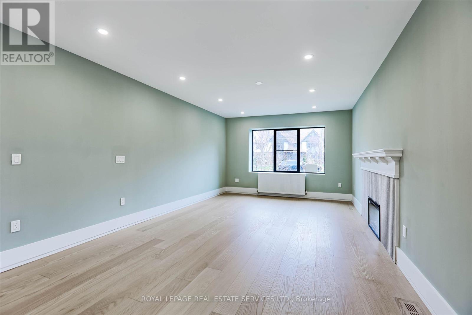 












324 RIVERSIDE DRIVE

,
Toronto,




Ontario
M6S4B2

