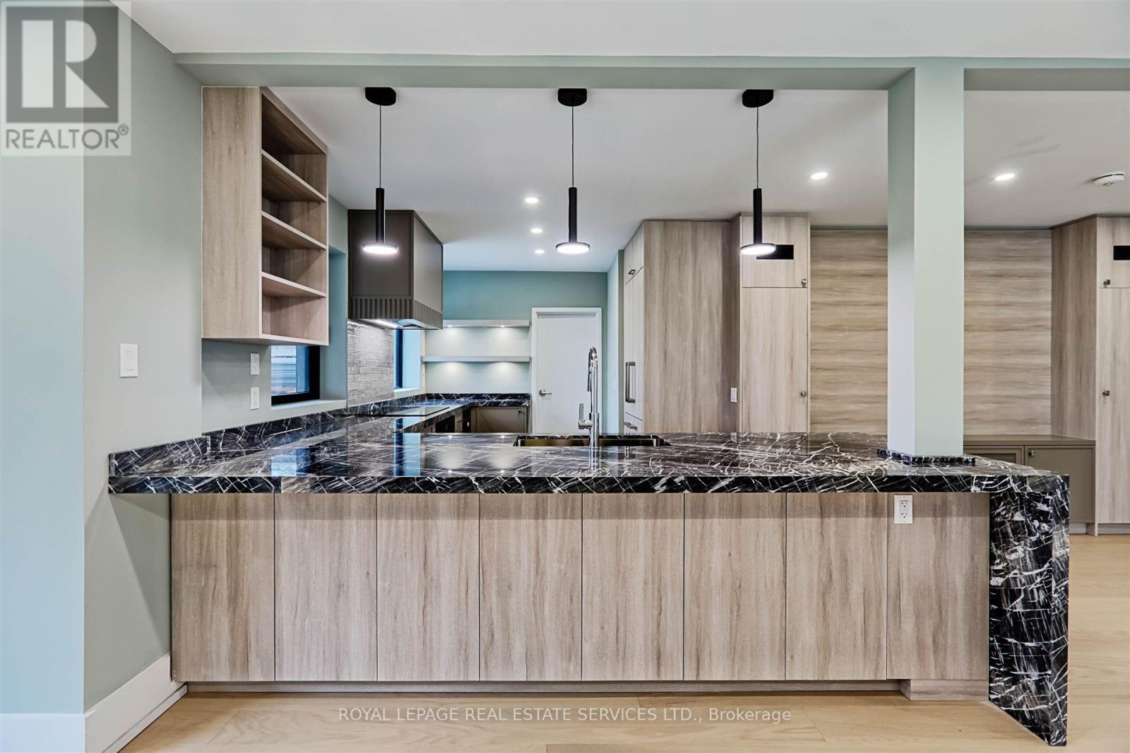 












324 RIVERSIDE DRIVE

,
Toronto,




Ontario
M6S4B2

