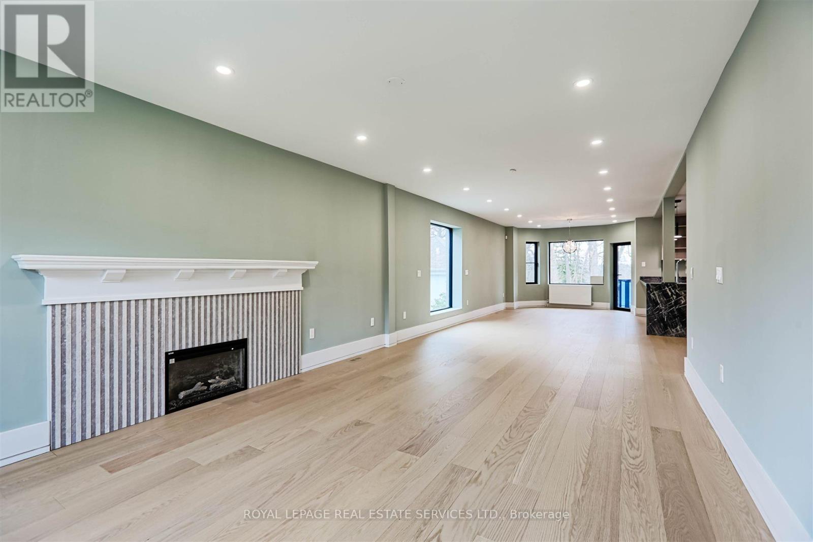 












324 RIVERSIDE DRIVE

,
Toronto,




Ontario
M6S4B2

