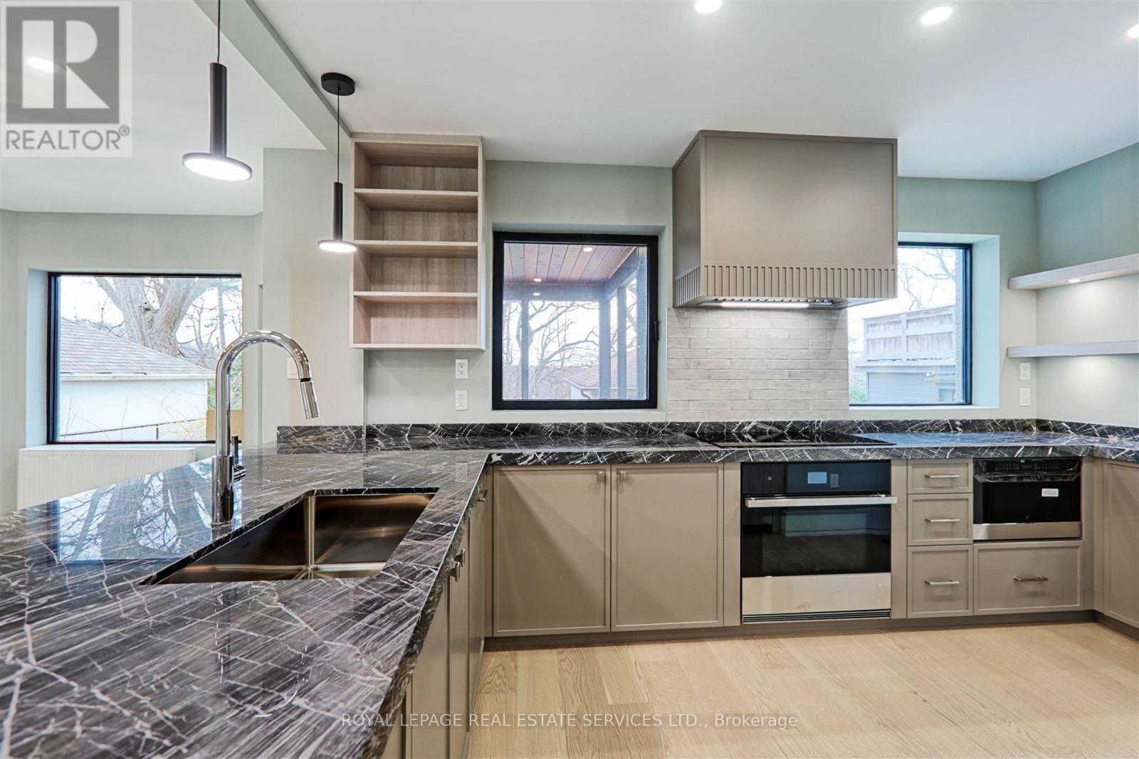 












324 RIVERSIDE DRIVE

,
Toronto,




Ontario
M6S4B2

