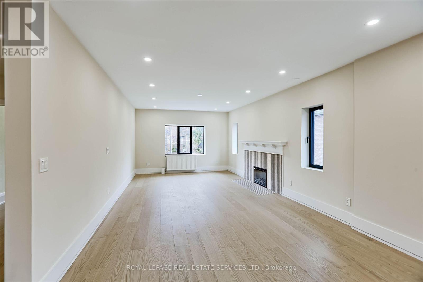 












324 RIVERSIDE DRIVE

,
Toronto,




Ontario
M6S4B2

