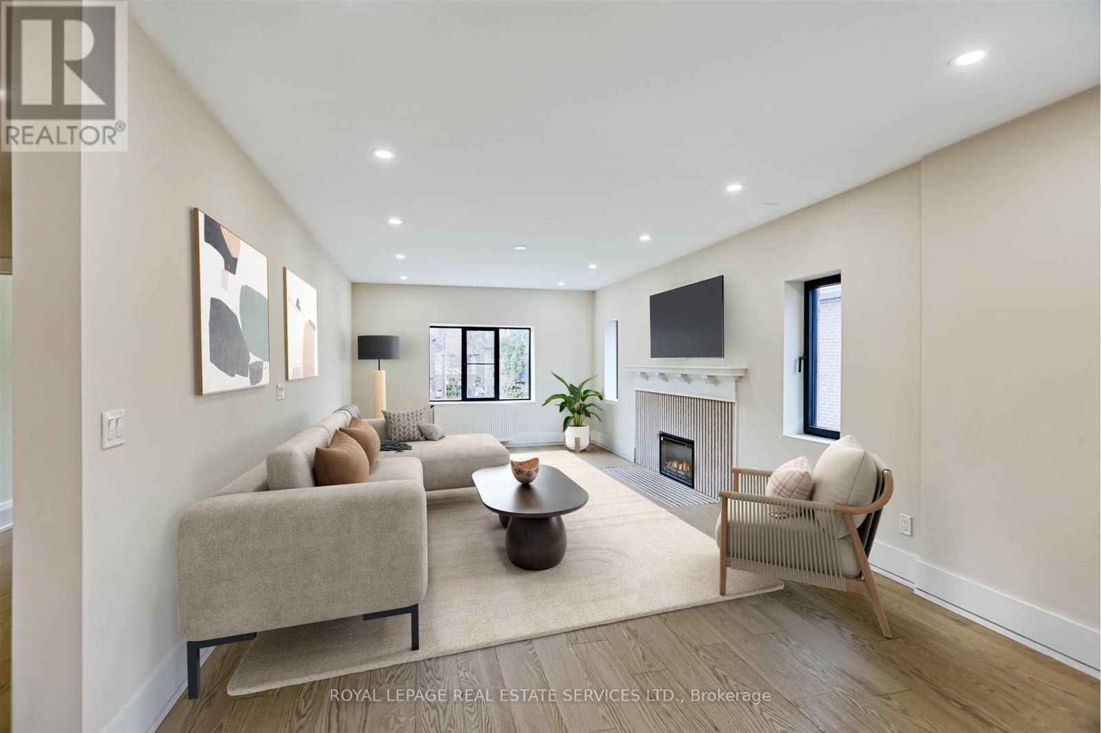 












324 RIVERSIDE DRIVE

,
Toronto,




Ontario
M6S4B2

