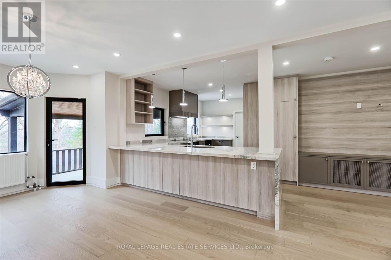 












324 RIVERSIDE DRIVE

,
Toronto,




Ontario
M6S4B2

