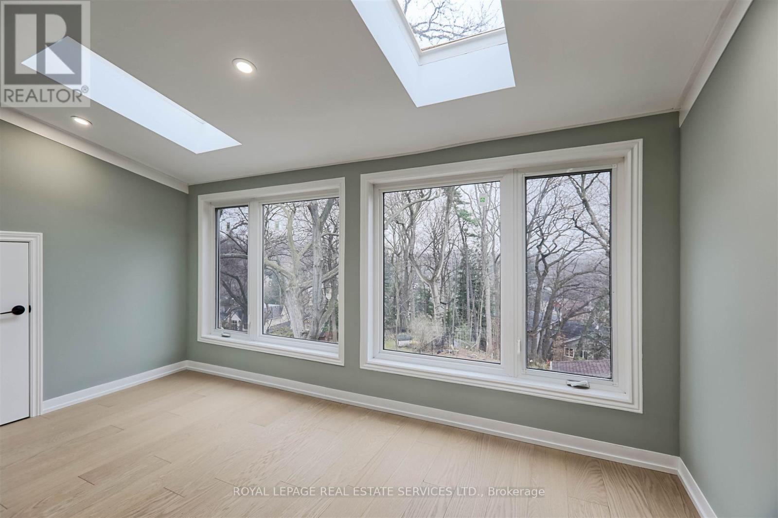 












324 RIVERSIDE DRIVE

,
Toronto,




Ontario
M6S4B2

