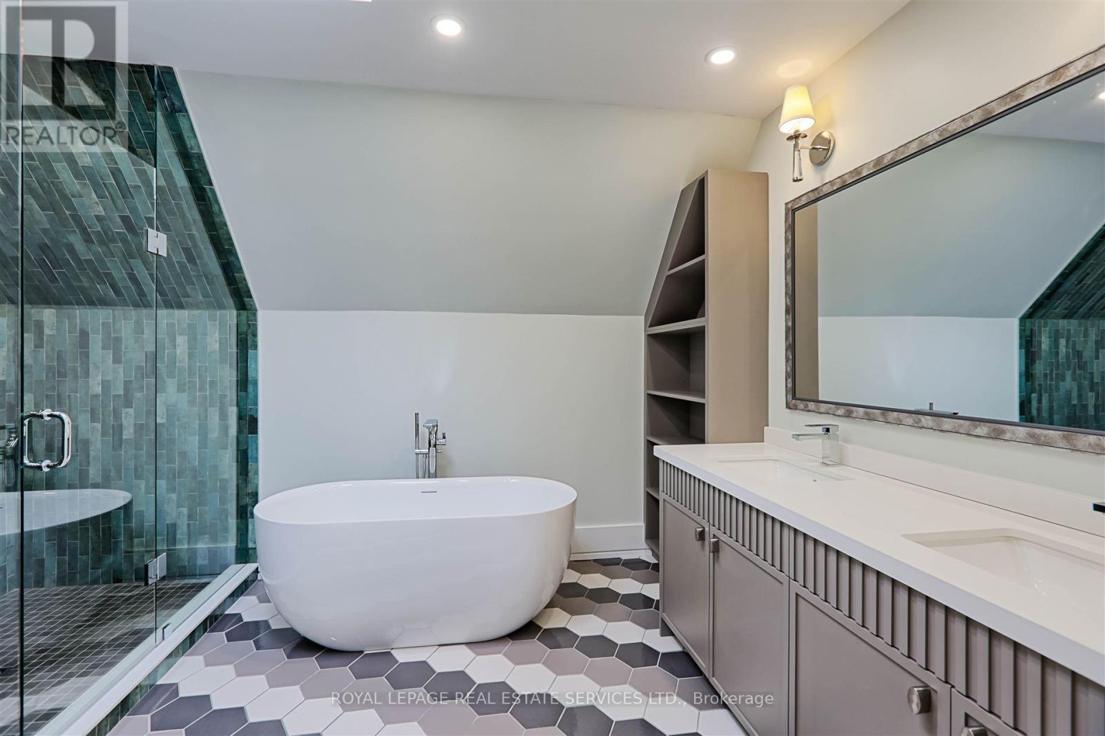 












324 RIVERSIDE DRIVE

,
Toronto,




Ontario
M6S4B2

