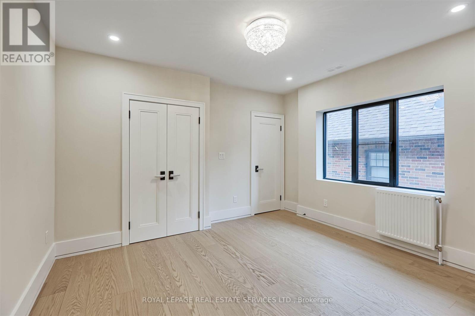 












324 RIVERSIDE DRIVE

,
Toronto,




Ontario
M6S4B2

