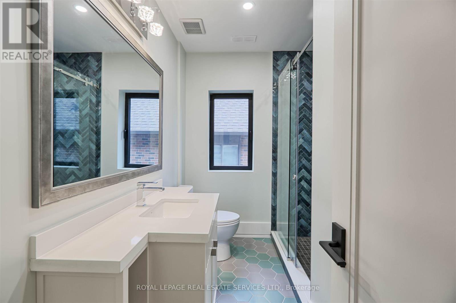 












324 RIVERSIDE DRIVE

,
Toronto,




Ontario
M6S4B2

