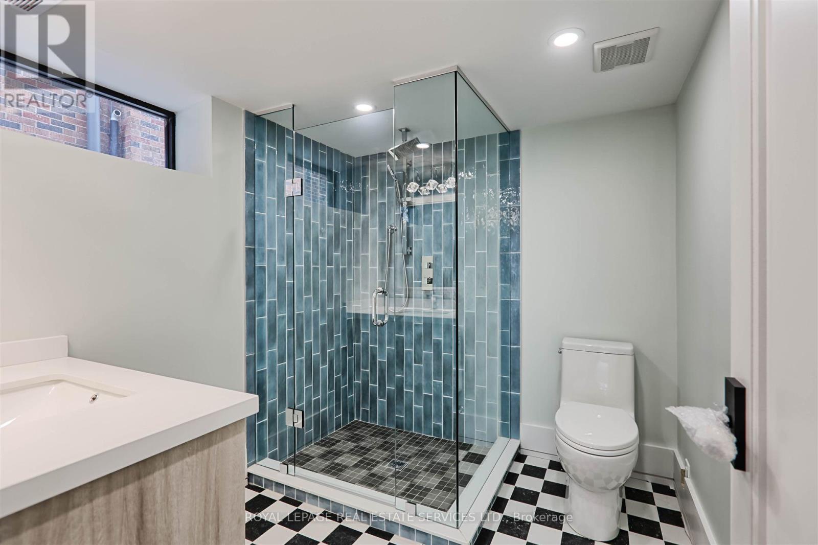 












324 RIVERSIDE DRIVE

,
Toronto,




Ontario
M6S4B2

