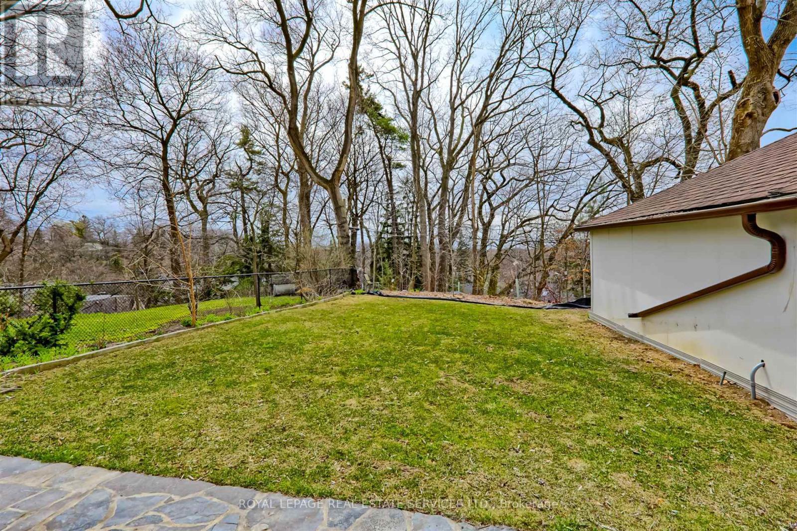 












324 RIVERSIDE DRIVE

,
Toronto,




Ontario
M6S4B2

