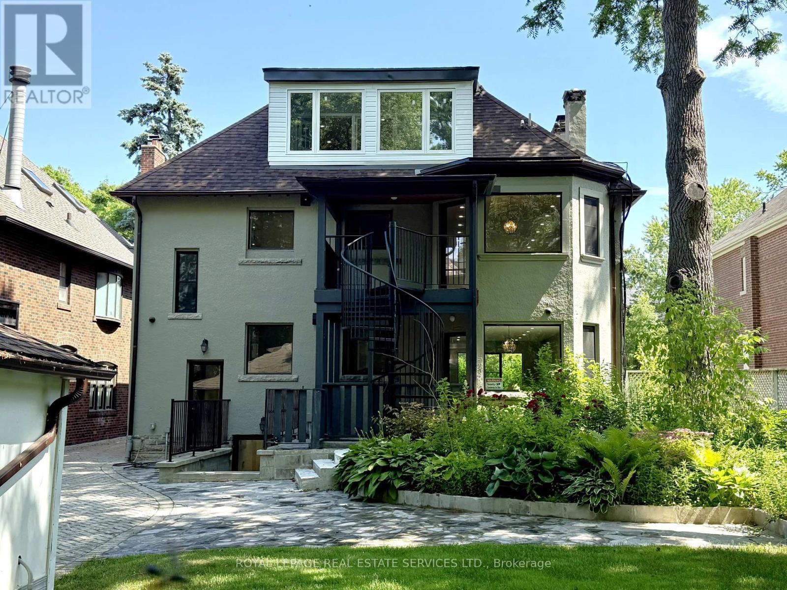 












324 RIVERSIDE DRIVE

,
Toronto,




Ontario
M6S4B2

