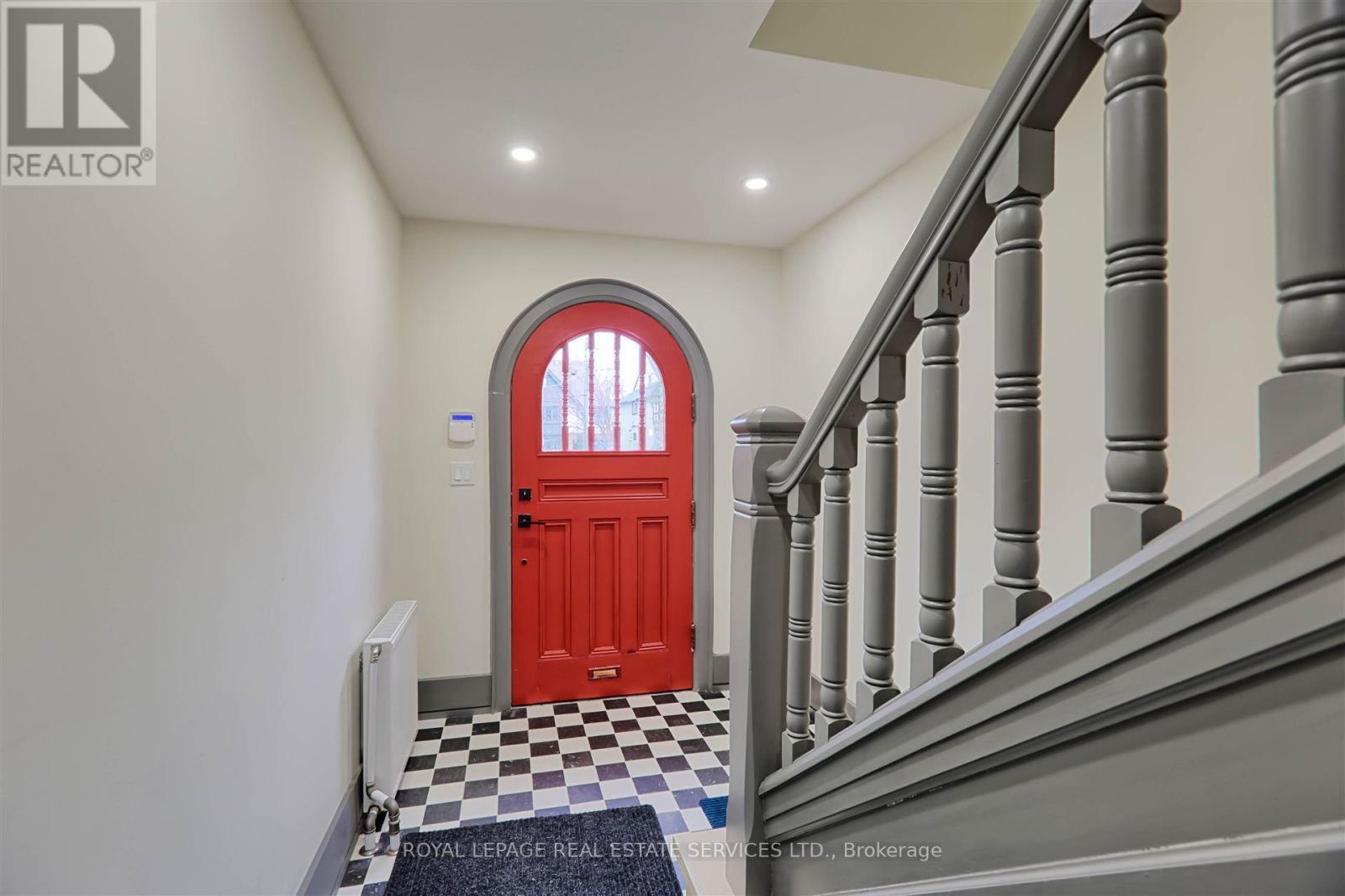 












324 RIVERSIDE DRIVE

,
Toronto,




Ontario
M6S4B2

