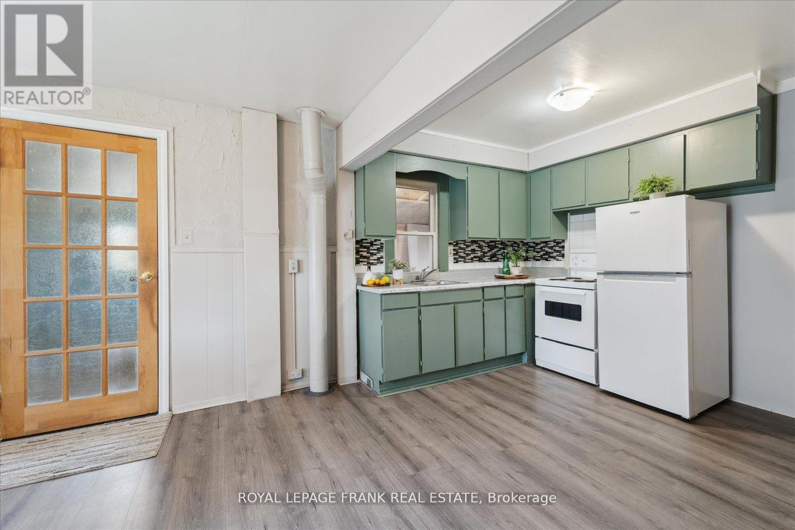 












354 PINE AVENUE

,
Oshawa (Vanier),




Ontario
L1J2H4

