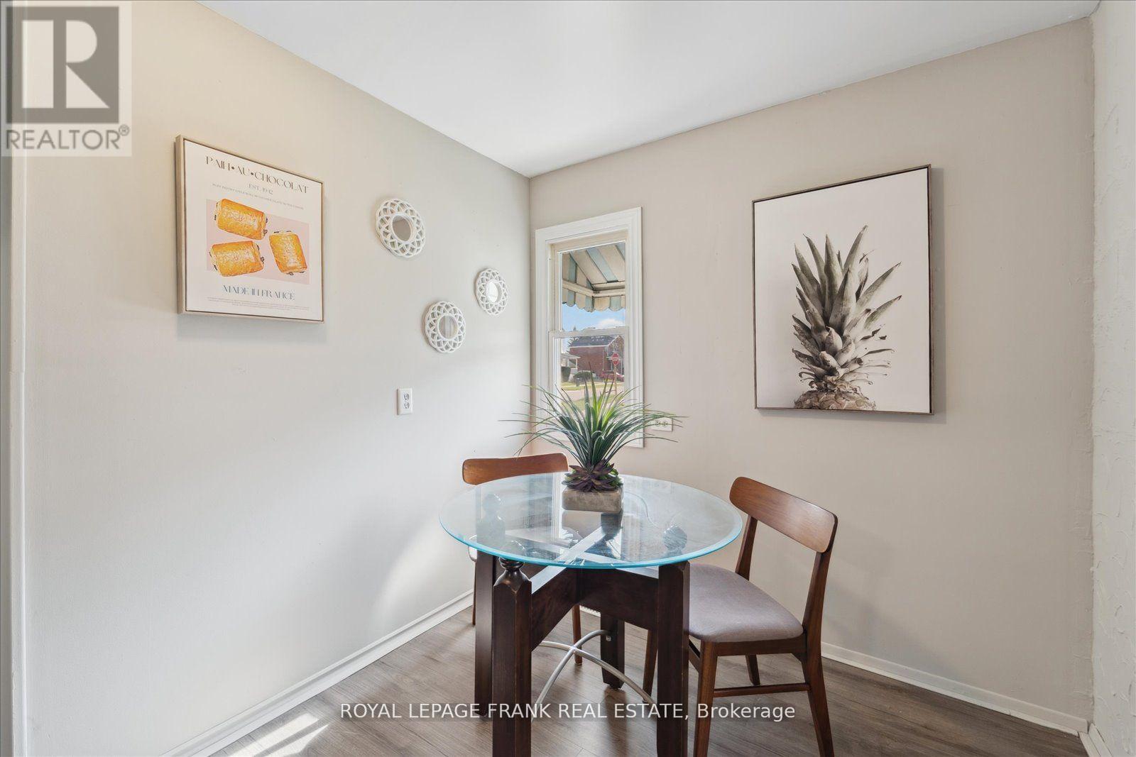 












354 PINE AVENUE

,
Oshawa (Vanier),




Ontario
L1J2H4


