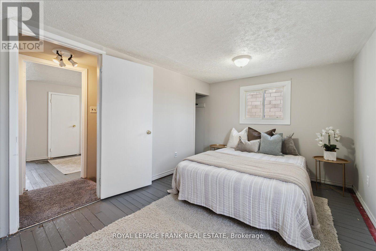 












354 PINE AVENUE

,
Oshawa (Vanier),




Ontario
L1J2H4

