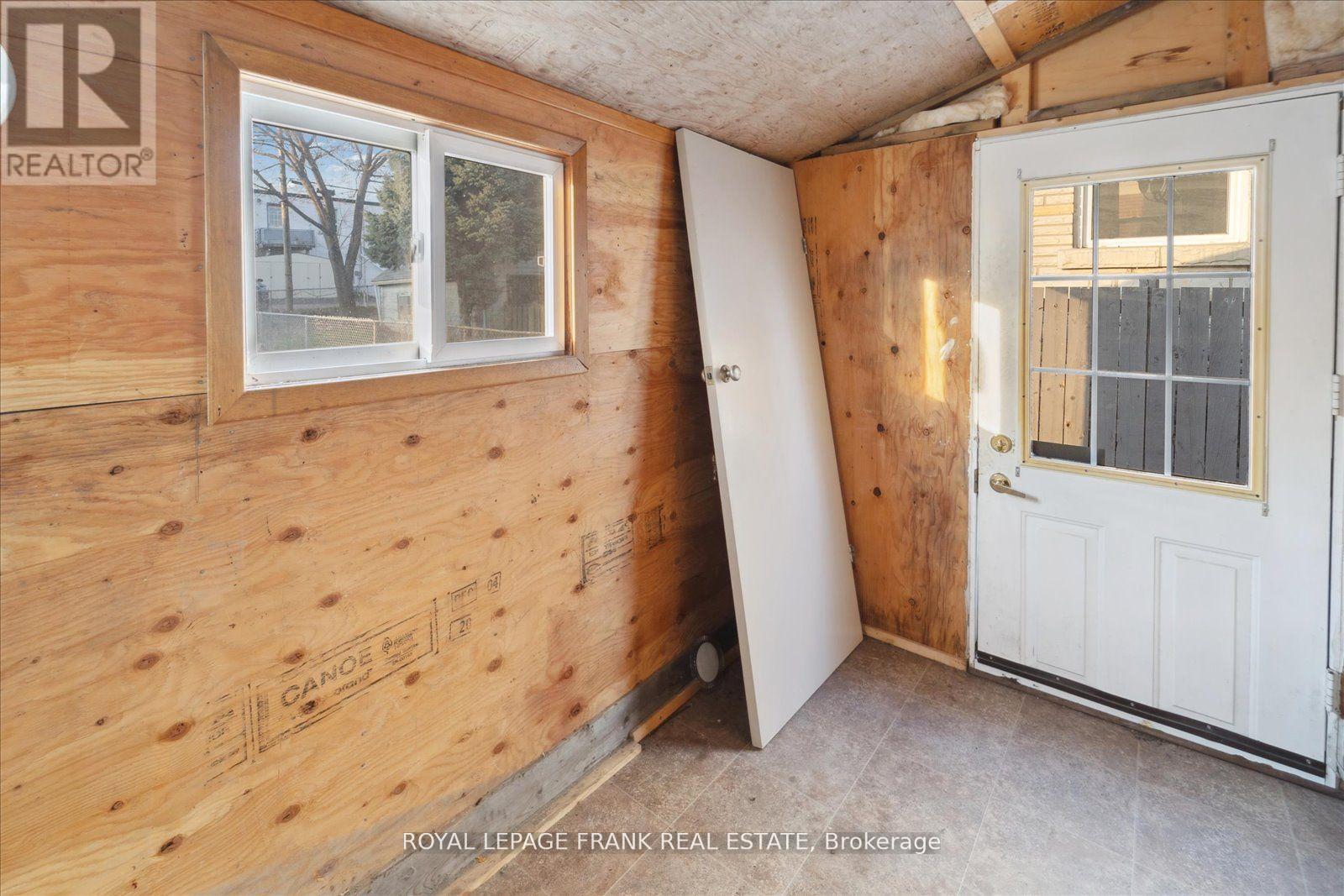 












354 PINE AVENUE

,
Oshawa (Vanier),




Ontario
L1J2H4

