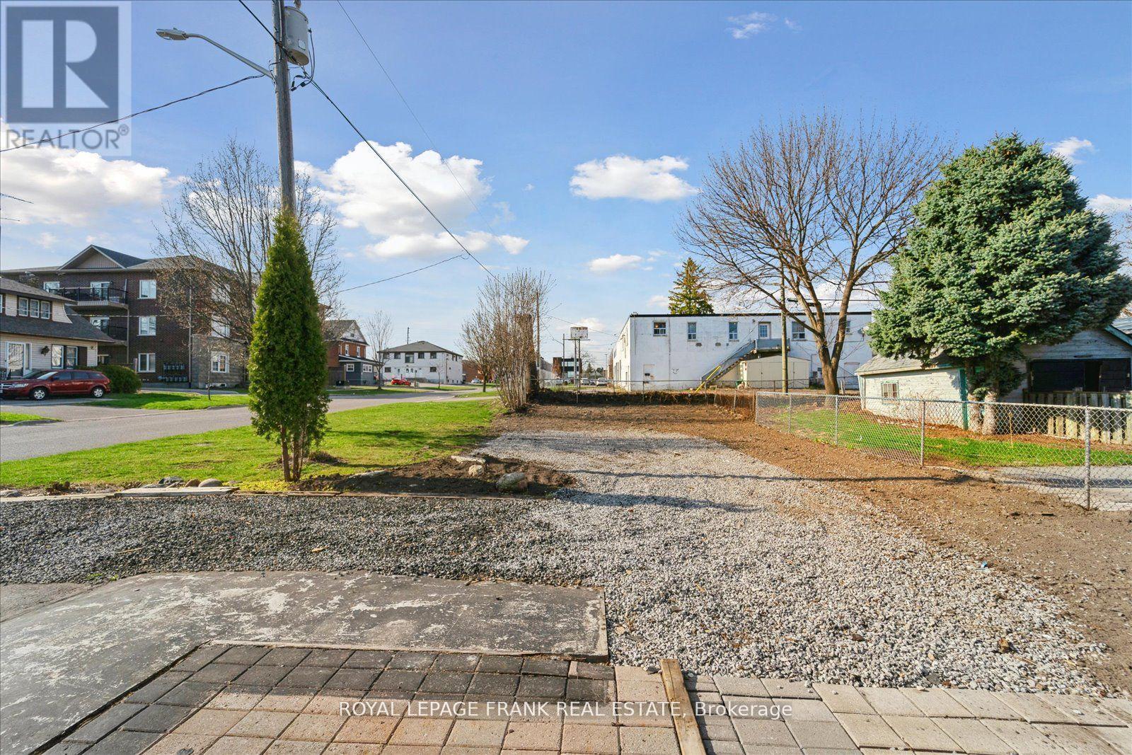 












354 PINE AVENUE

,
Oshawa (Vanier),




Ontario
L1J2H4

