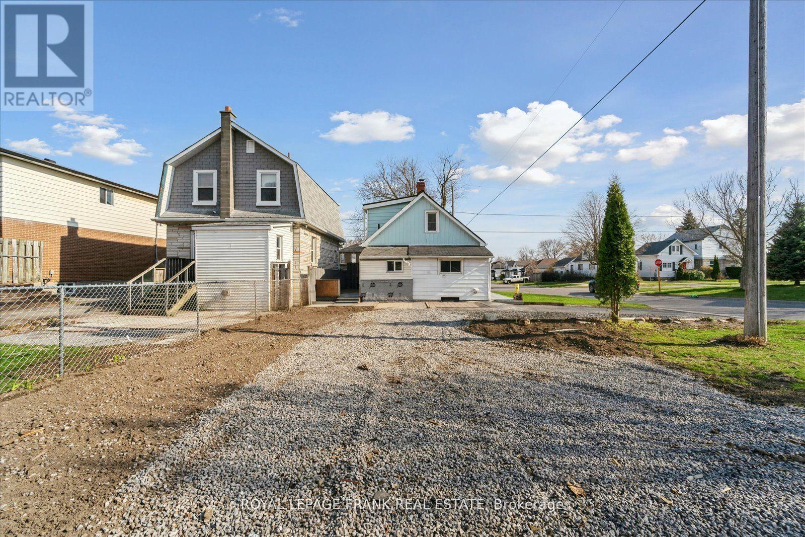 












354 PINE AVENUE

,
Oshawa (Vanier),




Ontario
L1J2H4

